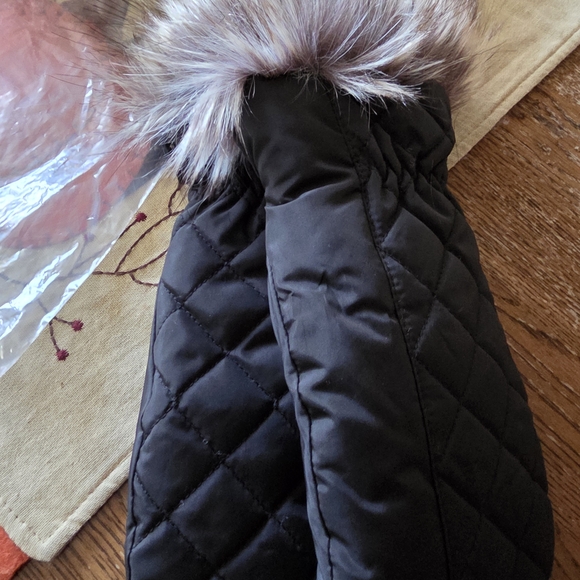 Eddie Bauer Lodge Black Quilted Mittens with Faux Fur Trim - Picture 3 of 4